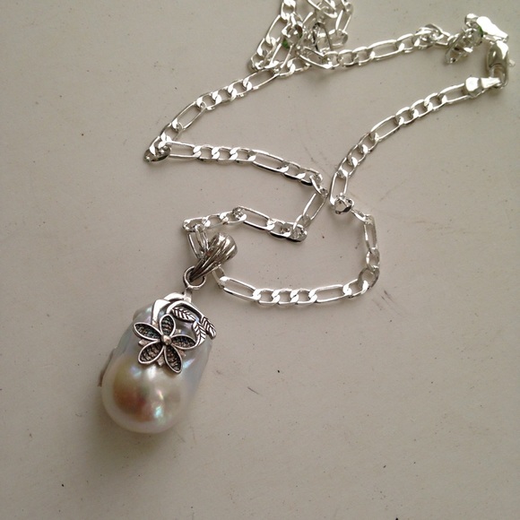 Genuine 1.25in Baroque Pearl With 18in 925 Chain - Picture 5 of 9
